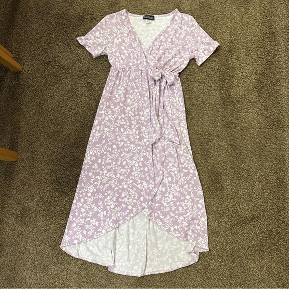 duetime Dresses & Skirts - Floral Wrap Dress in Lavender